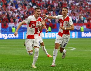 卢卡·苏契奇:英格兰队实力强劲,如果贝林厄姆没首发我会惊讶配图