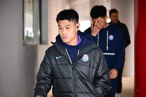 津媒：津门虎队夏窗人员调整暂无定论，石炎拉伤不能参与合练配图
