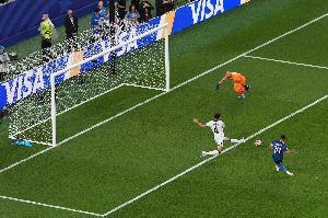 1人送1个！伊拉克2场使用不同门将 结果全失误送姆巴佩哈兰德进球配图