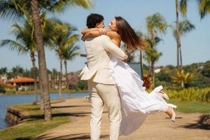 俊男靓女！勇士桑托斯正式完婚 妻子同为巴西人是沙滩排球运动员配图