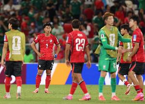 仍需等待！韩媒：韩国队氛围有些沉重，队员们身心都明显低落配图